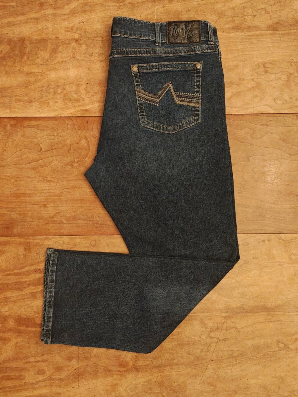 Wrangler Rock 47 Slim Straight Jeans – Size 42×32 – Western Stitching